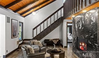 1717 Pine Lakes Ranch Dr, Cascade, ID 83611