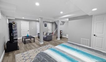 33 Coyne Ct, Bergenfield, NJ 07621