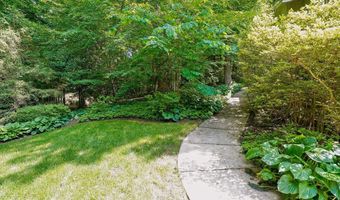 9009 CHARRED OAK Dr, Bethesda, MD 20817