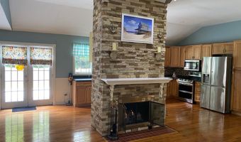 18 Beach Park Rd, Clinton, CT 06413