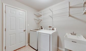 925 Meramec Grove Dr, Ballwin, MO 63021