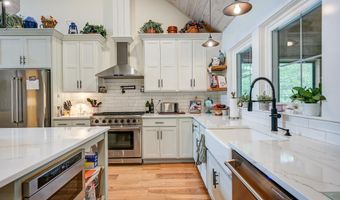 619 Grandview Rd, Conway, NH 03860
