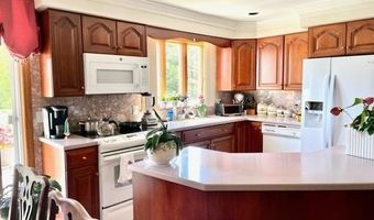 139 Honeyman Ave, Middletown, RI 02842