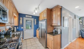 29 North Plz, Amity Harbor, NY 11701