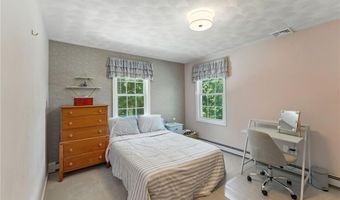 3 Sandy Ln, Bristol, RI 02809