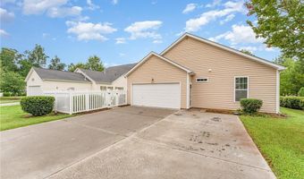 197 Parkview Ln, Advance, NC 27006