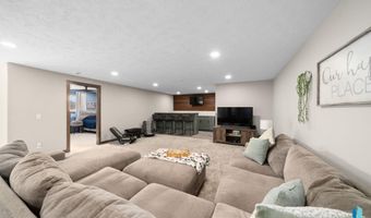 1012 S Nicholas Ave, Brandon, SD 57005
