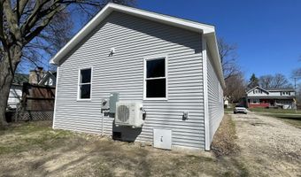 913 Pine Ave, Alma, MI 48801