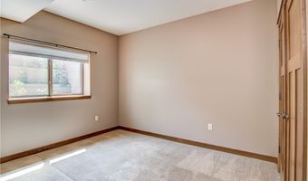 907 Sandalwood Dr, Altoona, WI 54720