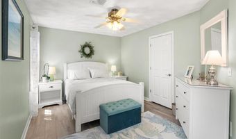 8 Mckay Ct, Warwick, RI 02889