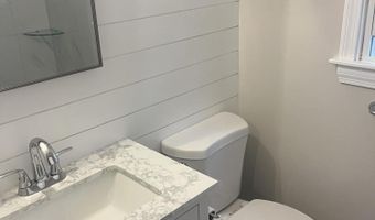 49 Burnham St, Barnstable, MA 02630