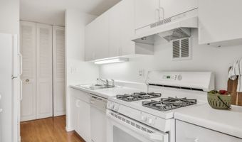 1107 S Old Wilke Rd 201, Arlington Heights, IL 60005