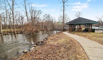 1257 Island Dr 101, Ann Arbor, MI 48105