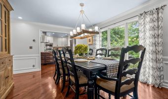 11806 E Arbor Dr, Anchorage, KY 40223