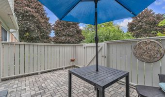 2840 Bombridge Ct, Ann Arbor, MI 48104