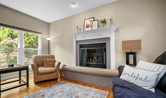 1136 New Ballwin Oaks Dr, Ballwin, MO 63021