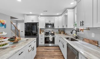 300 SAUNDERS Ave, Bellmawr, NJ 08031