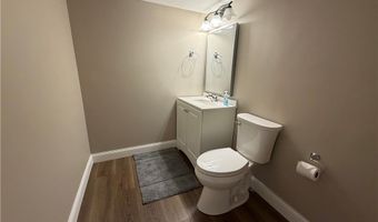987 Hawkin Ln, Aurora, OH 44202