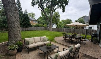611 E Davis St, Arlington Heights, IL 60005