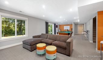 10 Fox Point Ct, Ada, MI 49301