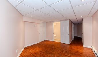 41 Holly Hill Ln, Cranston, RI 02921
