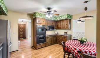 907 E Crabtree Dr, Arlington Heights, IL 60004