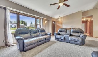 424 Emerald Dr, Arnolds Park, IA 51331