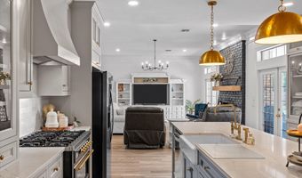 200 Colonel Burt Dr, Benton, LA 71006