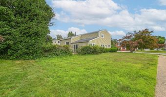 20 Sunshine Ln, Amityville, NY 11701