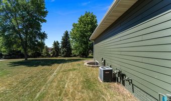 813 E Heatherwood Dr, Brandon, SD 57005