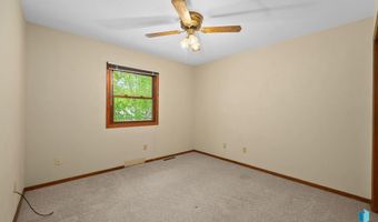538 17th Ave S, Brookings, SD 57006