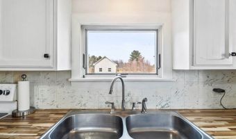 5 Webb Rd, Waterville, ME 04901