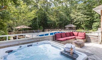 16 Woodedge Cir, Amagansett, NY 11930
