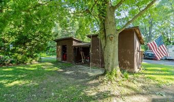 81 Mud Pt S, Alburgh, VT 05440