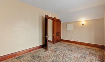 907 E Hunt St, Adrian, MI 49221