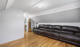 22 Franconia Dr, Cranston, RI 02920