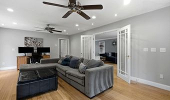 11 Wendover Way, Bedford, NH 03110