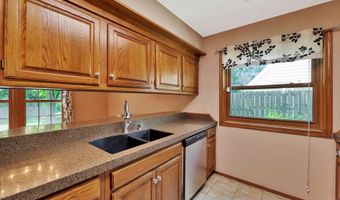 324 N Lakeside Dr, Andover, KS 67002
