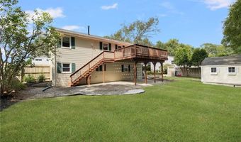 40 ROCKCREST Dr, Cranston, RI 02920
