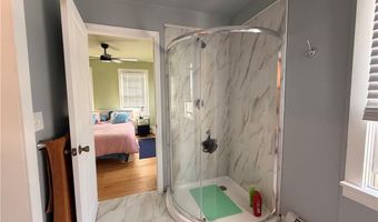 25 Marsh St, Newport, RI 02840