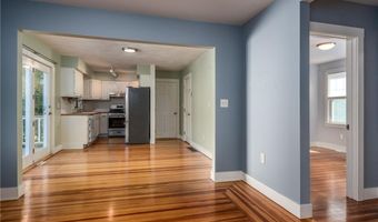 467 Maple Avenue Ave, Barrington, RI 02806