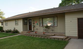 102 Linda Ln, Aberdeen, SD 57401