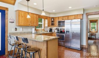 946 140 83 Honeysuckle Rdg, Almond, NC 28702