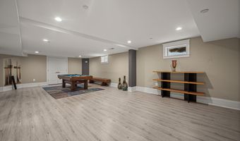 9715 SINGLETON Dr, Bethesda, MD 20817