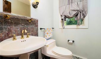 8 Winterberry Dr, Coventry, RI 02816