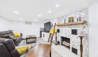 30 Alvin St, Warwick, RI 02886