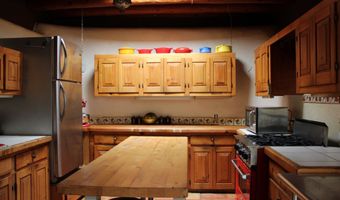 7 Freedom Rd, Carson, NM 87517