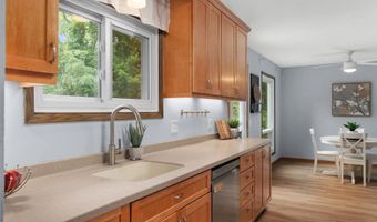 29 Pilgrim Cir, Madison, WI 53711