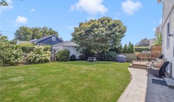 10 Eustis Ave, Newport, RI 02840