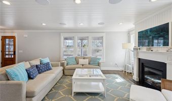67 Caswell St, Narragansett, RI 02882
